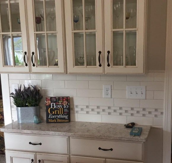 Subway tile with decorative glass tile band